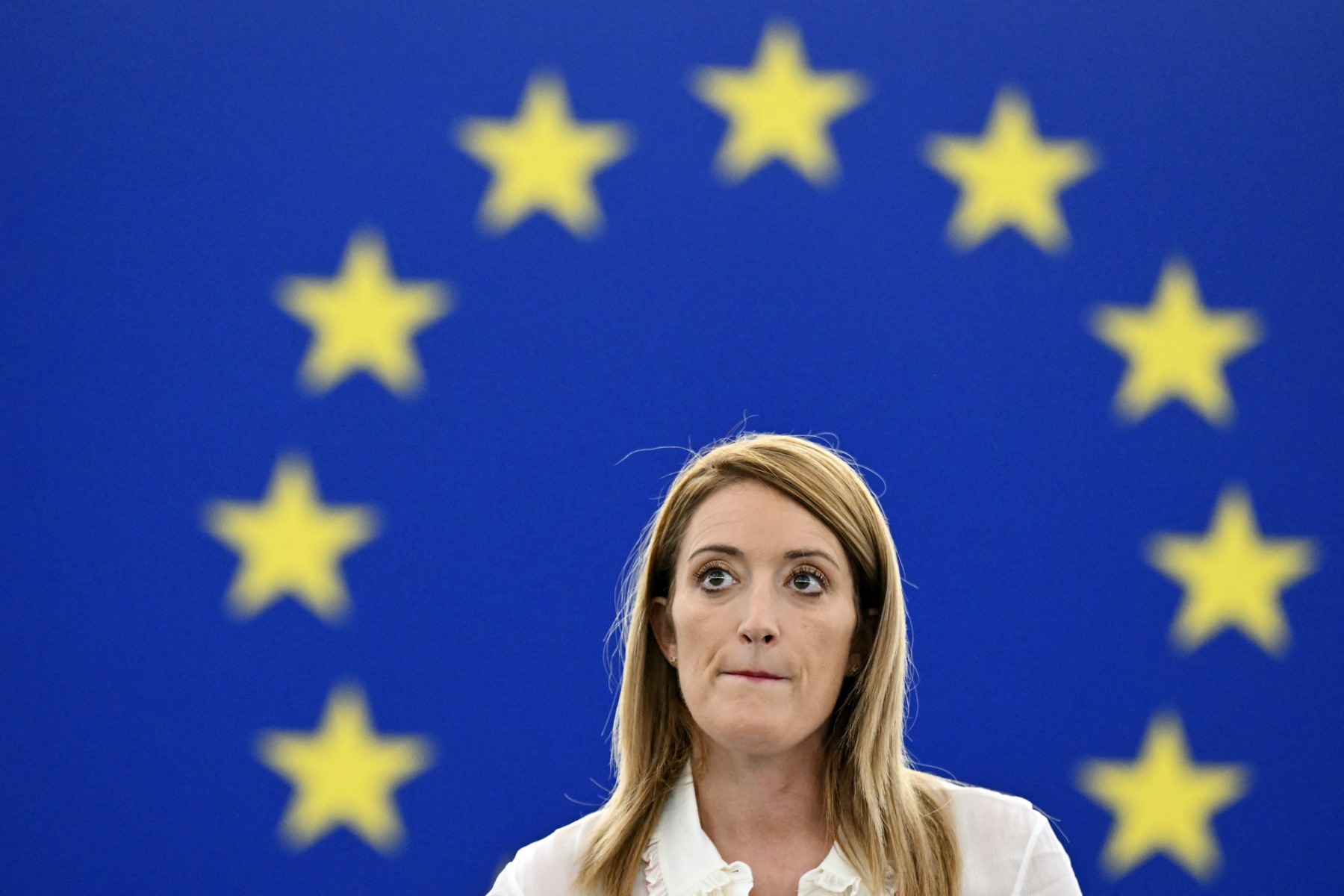 Roberta Metsola, șefa Parlamentului European, a dat un mesaj de susținere pentru Ilie Bolojan chiar în ziua în care Nicușor Dan a ajuns la Bruxelles / Și Manfred Weber l-a sunat azi pe șeful PNL