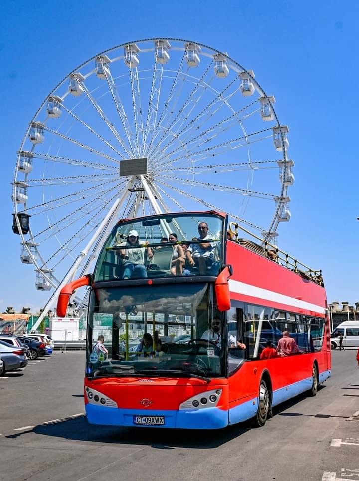 Programul de circulaţie al autobuzelor etajate de pe linia City Tour din Constanţa, extins cu aproape trei ore