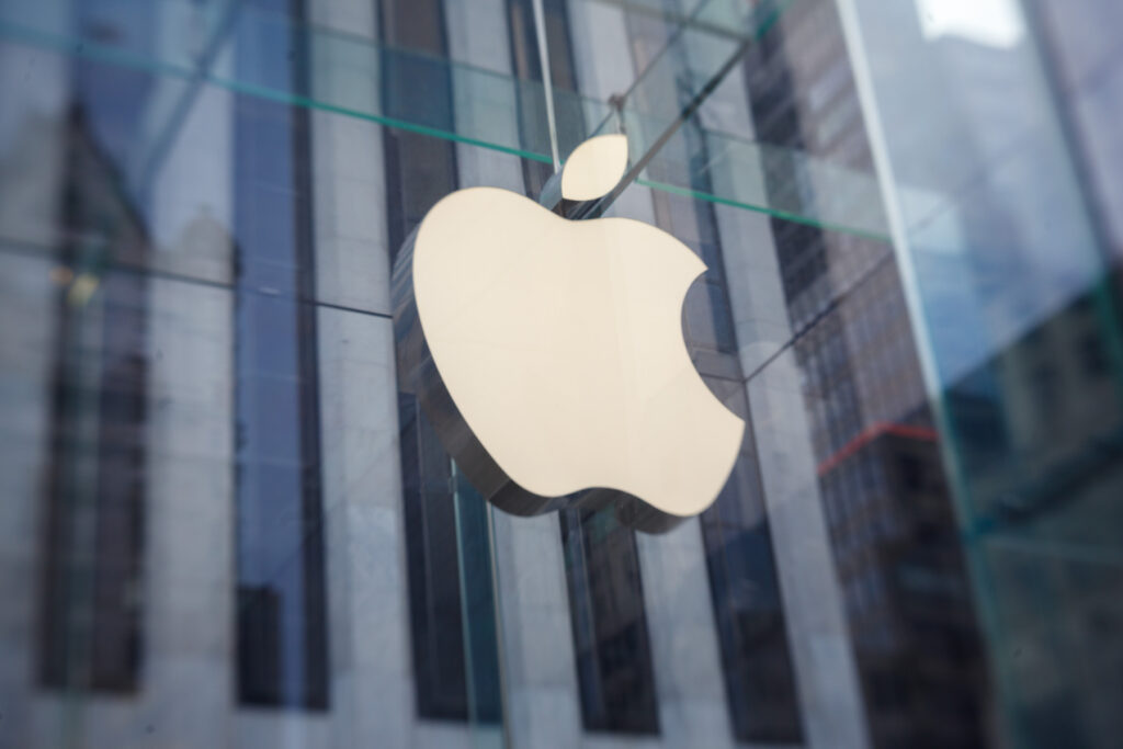 Apple depășește Nvidia, devenind cea mai valoroasă companie din lume / Capitalizarea bursieră a companiei a atins 4.880 miliarde de dolari