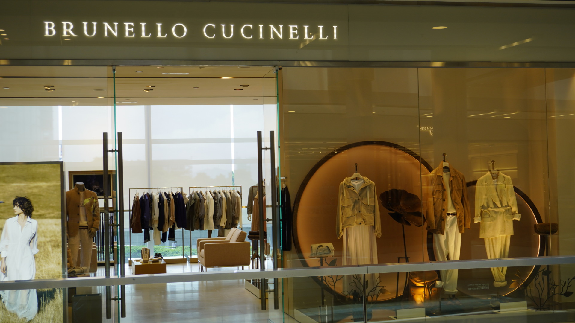 Poliția italiană a efectuat controale la companii de modă, inclusiv Brunello Cucinelli și Moncler, într-o anchetă privind exploatarea forței de muncă