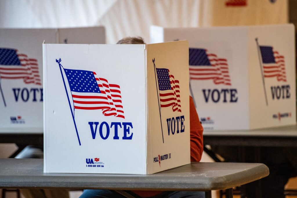 Trump cere Curții Supreme să permită restricționarea votului prin corespondență, cu doar câteva luni înainte de alegerile de la jumătatea mandatului