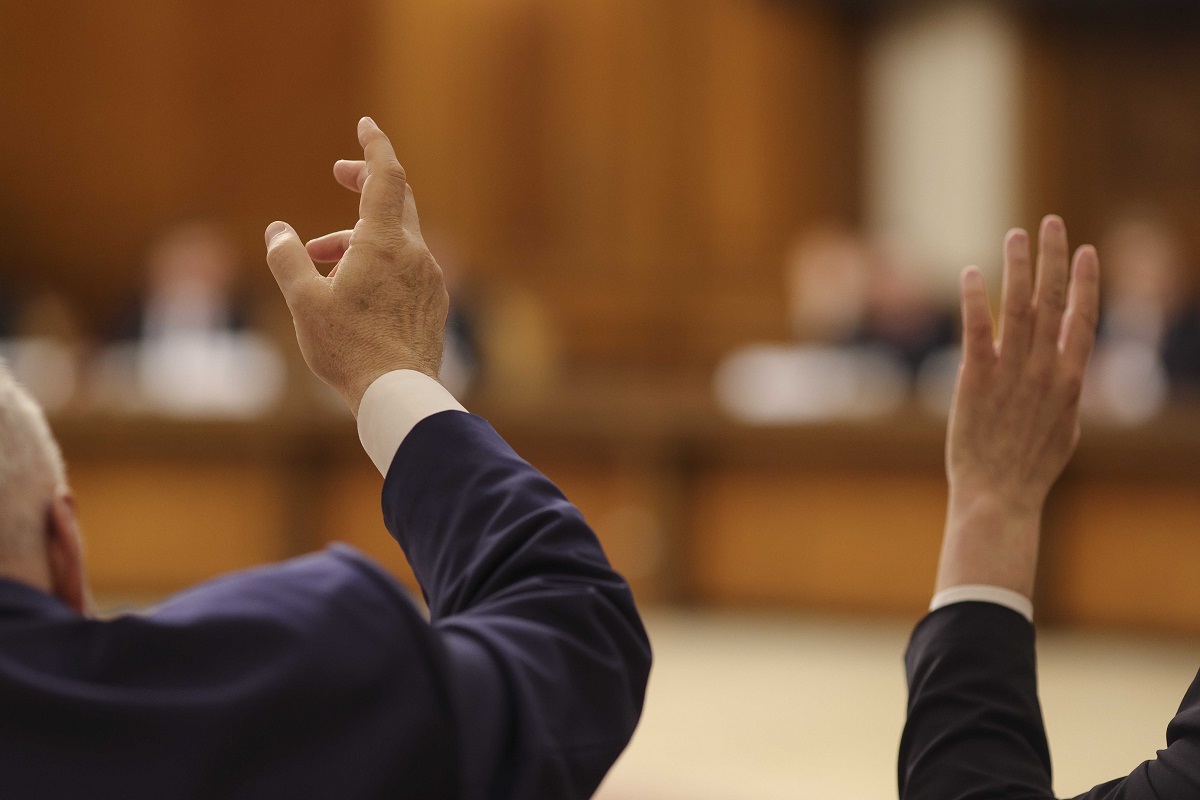 Sorin Grindeanu acuză Senatul că nu a votat proiectele din PNRR / Abrudean: PNL e pregătit pentru o sesiune extraordinară