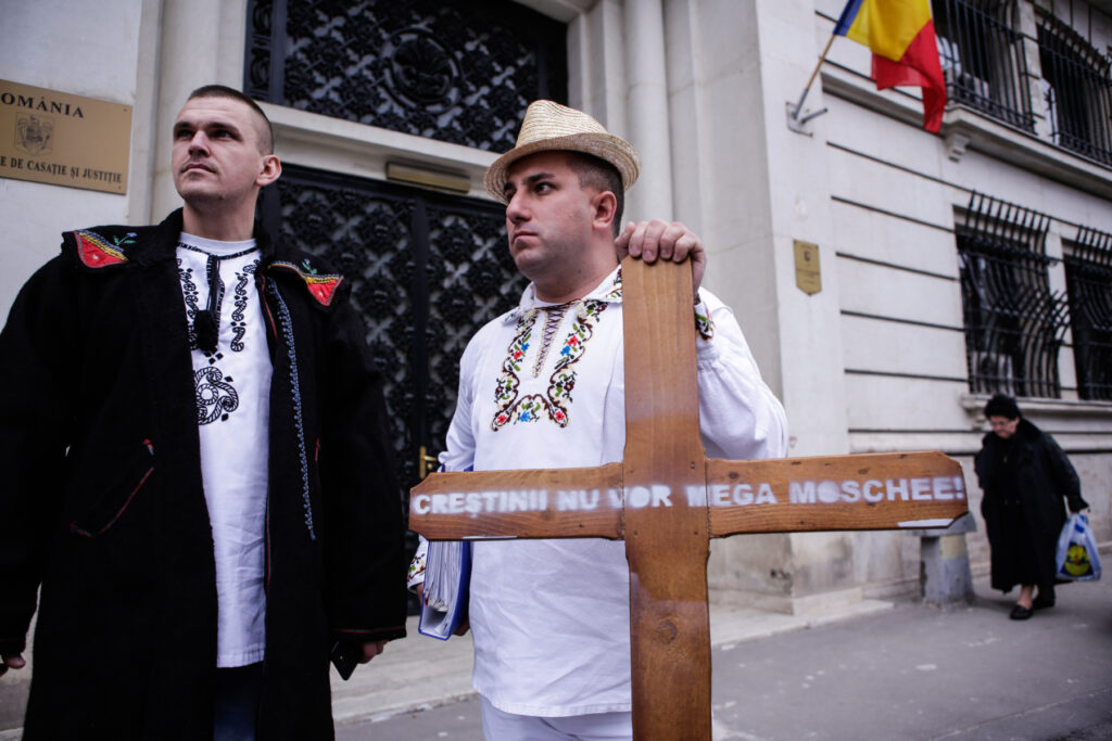 EXCLUSIV. ONG-uri controversate ar putea primi bani de la Guvernul Bolojan, via Secretariatul General. Cătălin Berenghi de la TraciaLand e cercetat pentru amenințarea unei judecătoare din dosarul lui Călin Georgescu / Organizația e condusă de o fostă candidată AUR / O altă asociație are în spate un jurnalist contestatar al Legii Vexler