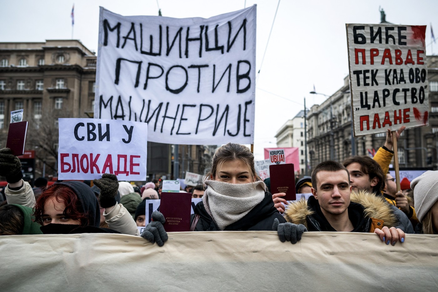 Protestele continuă în Serbia după ce președintele Vucic a anunțat că își va da demisia / Liderul sârb ar putea candida la funcția de premier 