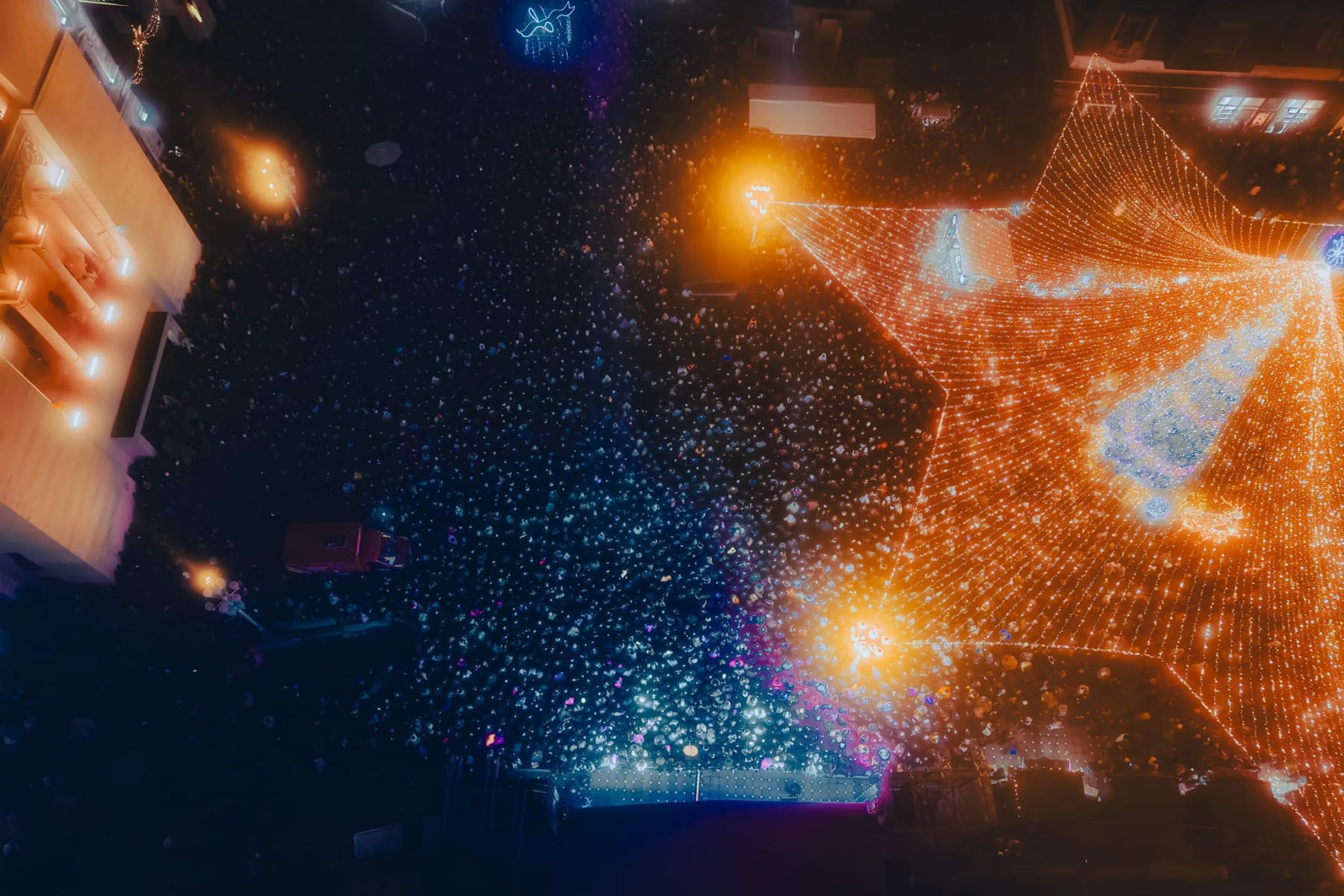 Cum și unde ne distrăm gratuit în noaptea de Revelion / Varietate de concerte, spectacole de artificii, lumini și drone în cadrul petrecerilor de Revelion din marile orașe ale României