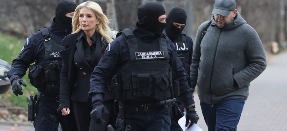 Laura Vicol și Vladimir Ciorbă sunt aduși la audieri la DIICOT în dosarul Nordis, în București, 3 februarie 2025. Inquam Photos / George Călin