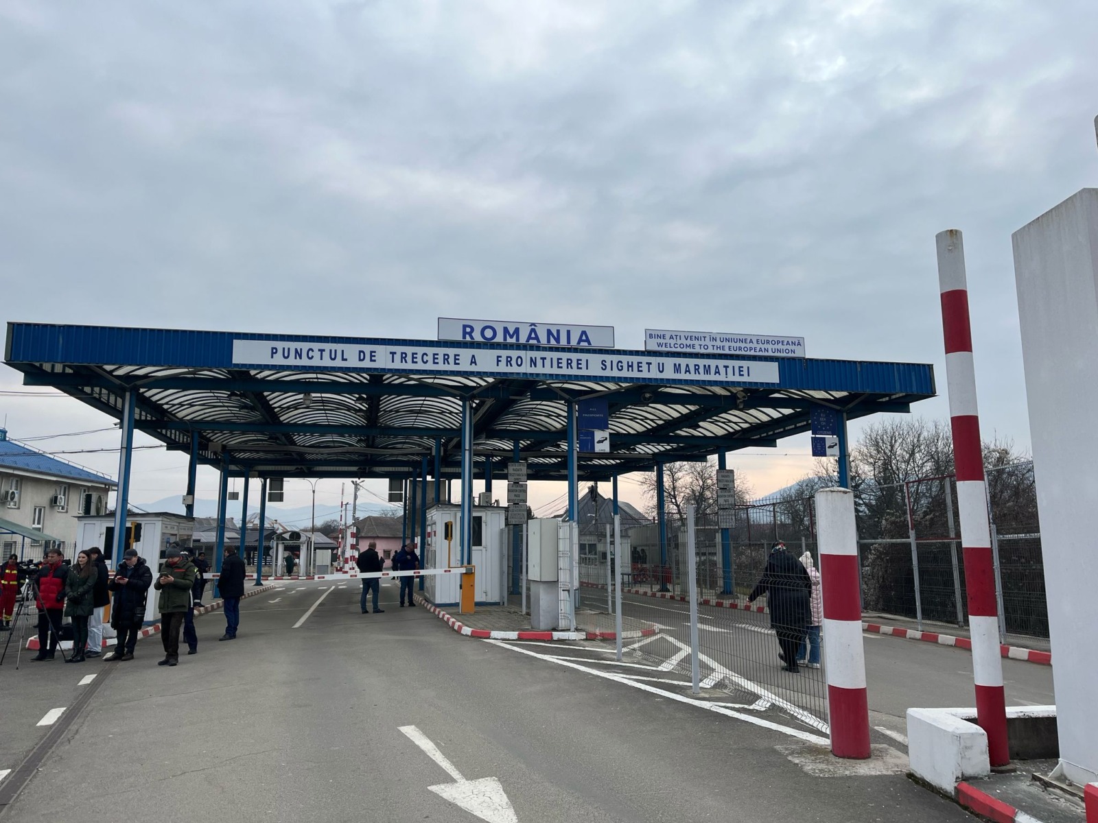 Traficul rutier din şi înspre Ucraina, restricţionat prin Punctul de Trecere a Frontierei Sighetu Marmaţiei / Podul din lemn şi metal necesită reparaţii
