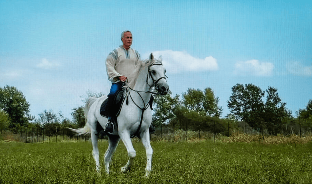 EXCLUSIV Pentru ce a fost amendat Călin Georgescu de AEP / Fostul candidat la prezidențiale a declarat cheltuieli și venituri zero în campania electorale / A avut materiale publicitare de proveniență necunoscută, și-a plătit mandatarul financiar fără să declare de unde a avut banii și a primit ceva bani în conturi 
