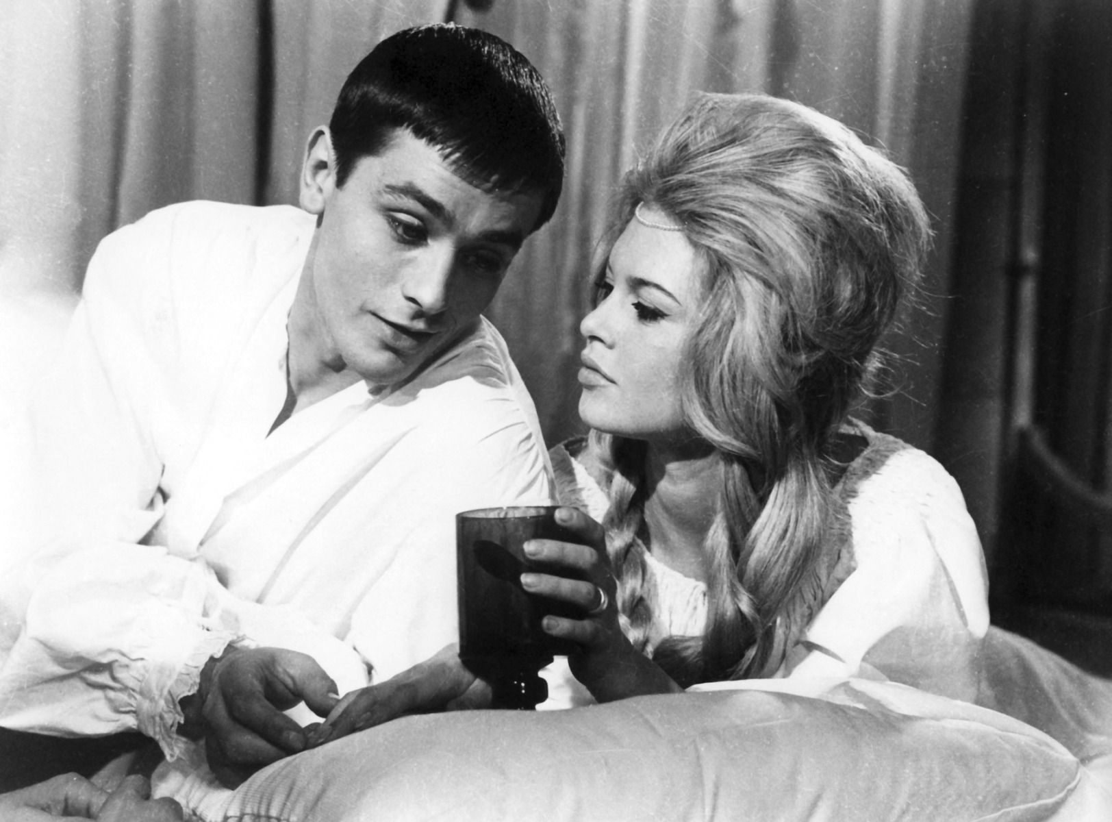 Ultimul omagiu adus lui Brigitte Bardot, la Saint-Tropez / Fostul star mondial al cinematografiei se odihnește cu fața spre mare, într-un sicriu din răchită