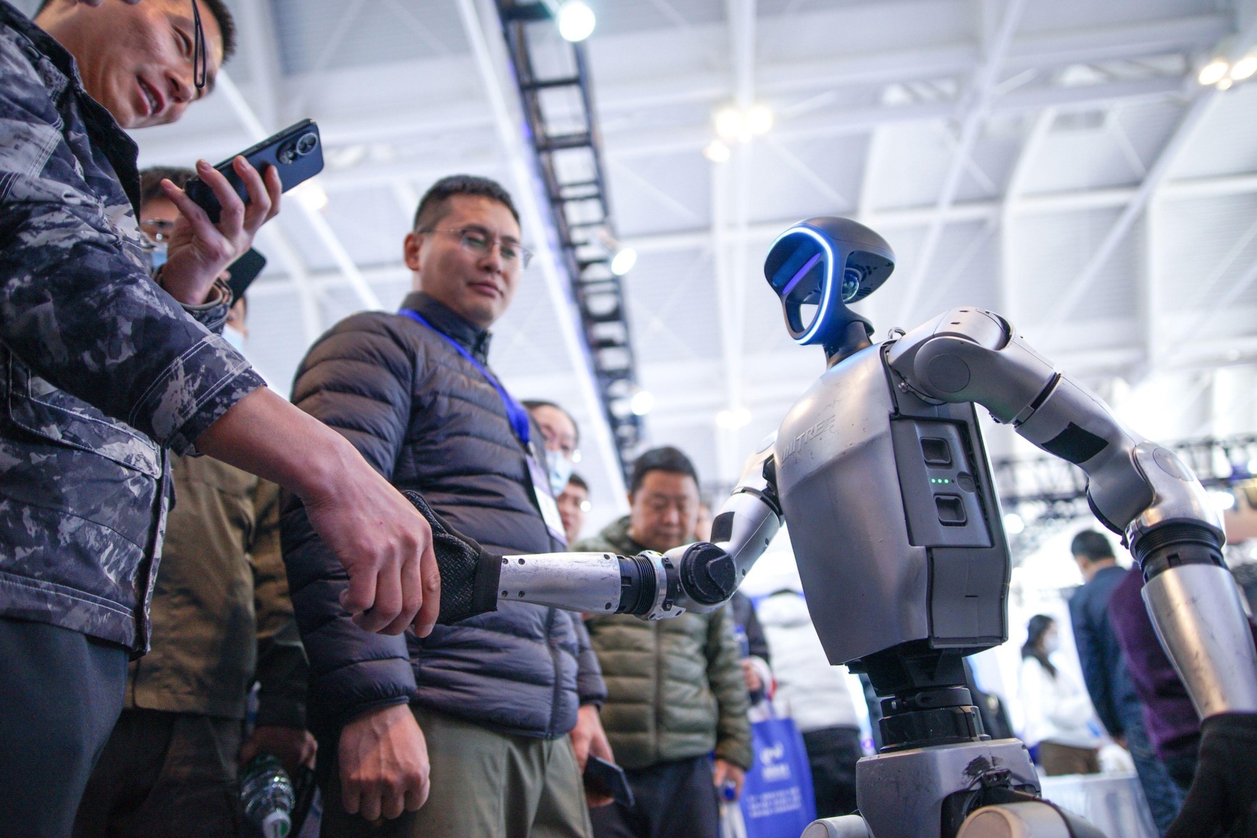 China produce mii de roboți umanoizi, dar sunt greu de vândut