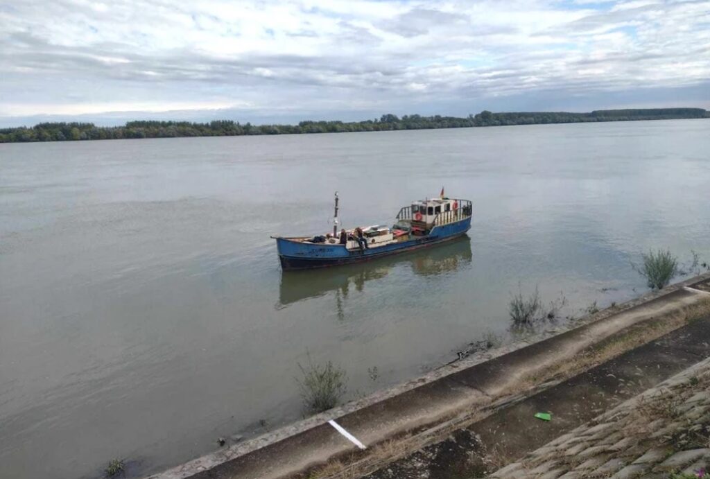 Dunărea, la cel mai mic nivel la intrarea în țară din ultimii 32 de ani / Debitul continuă să scadă, transmit hidrologii