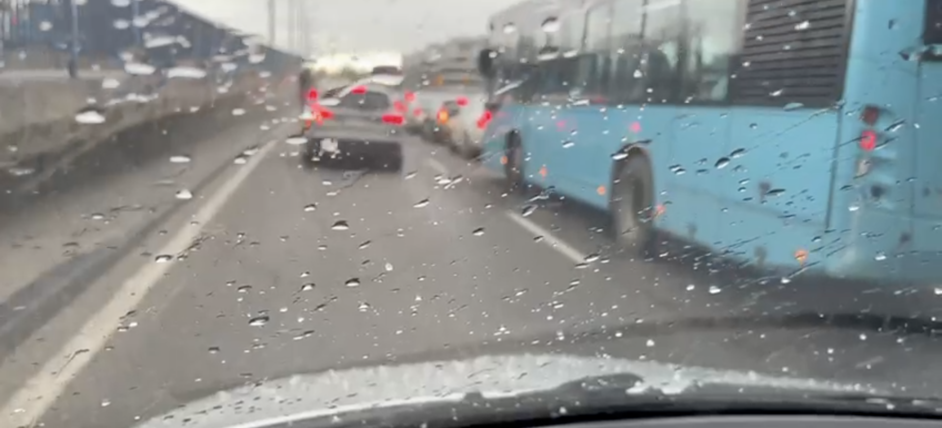 VIDEO | Grindină în București. Imagini din timpul furtunii pentru care a fost emis Cod roșu
