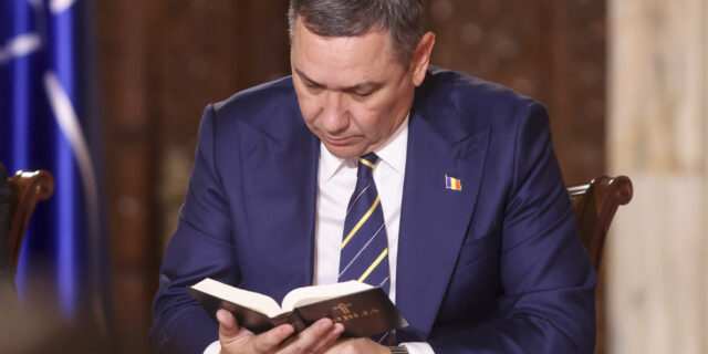 victor ponta citeste biblia