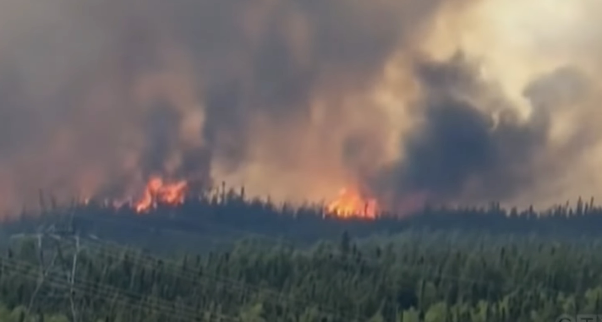 Trump transmite Canadei că trebuie să ţină sub control incendiile de vegetaţie / „Poate ar trebui să ne plătească nişte daune sau ceva de genul, sau ar trebui să impunem nişte tarife vamale”