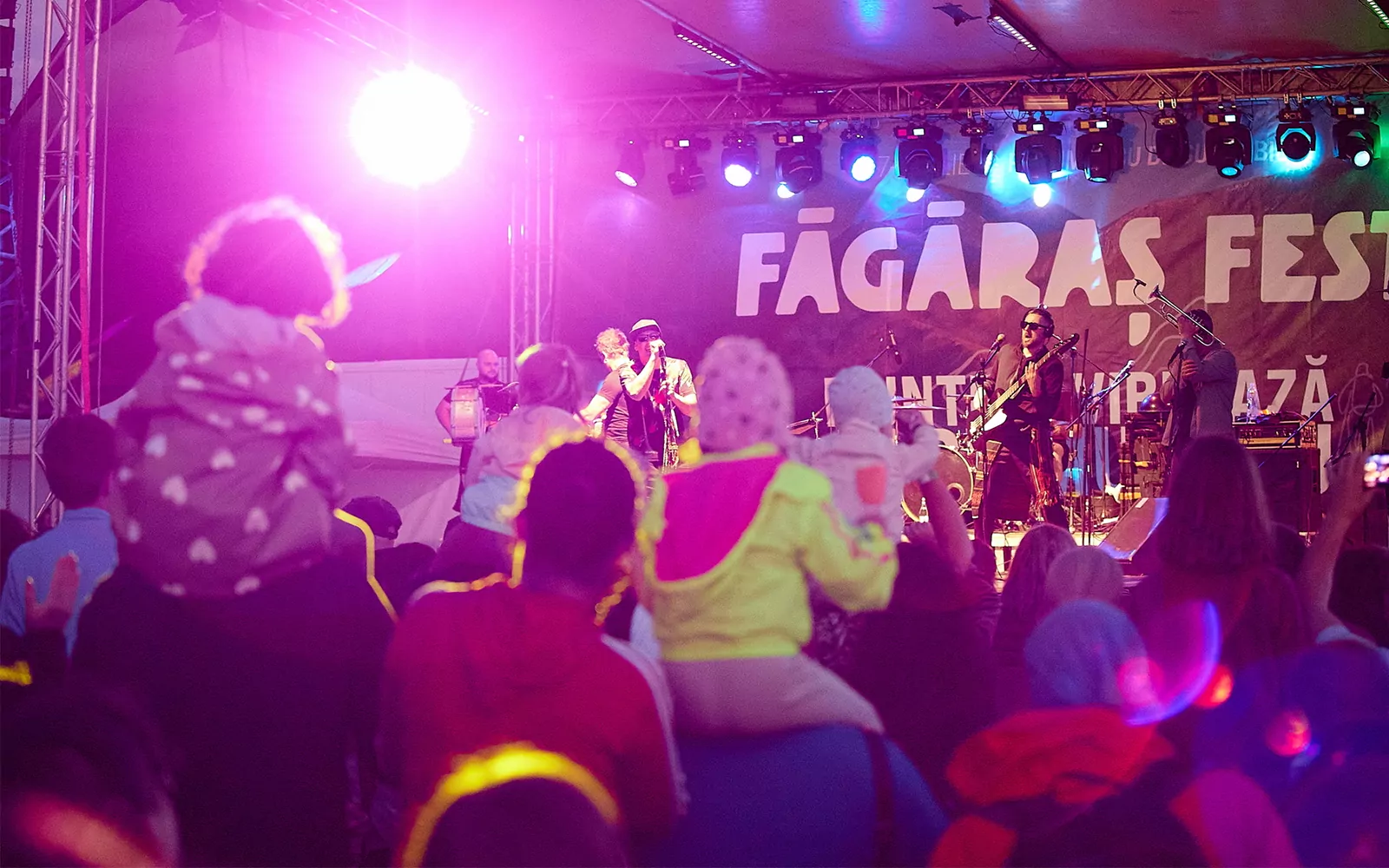 Tururi ghidate, film în aer liber, concerte şi experienţe gastronomice locale la Făgăraş Fest 2026
