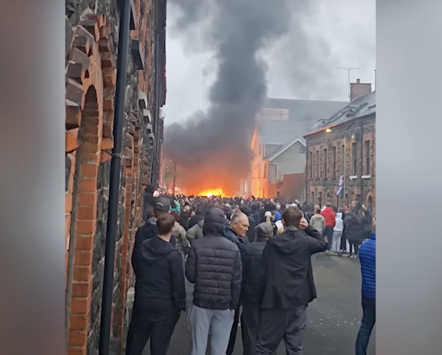 Ministerul de Externe afirmă că românii din Irlanda de Nord, victime ale protestelor din Belfast, au fost sprijiniți de autorităţi