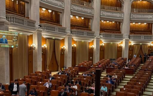 băncile AUR goale în Parlament