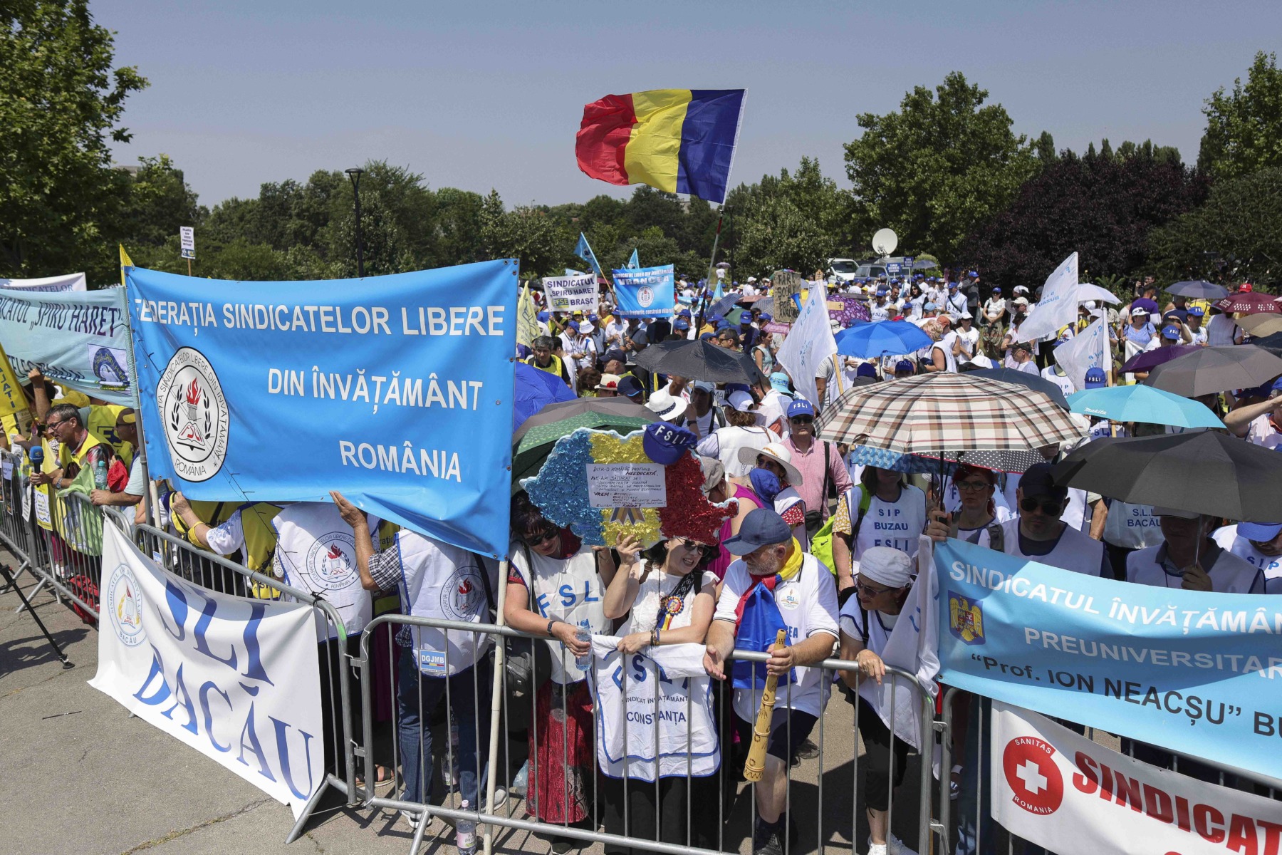 Sindicaliştii din educaţie protestează miercuri la Guvern şi la Parlament. EI vor salarii mai mari în viitoarea lege a salarizării bugetarilor