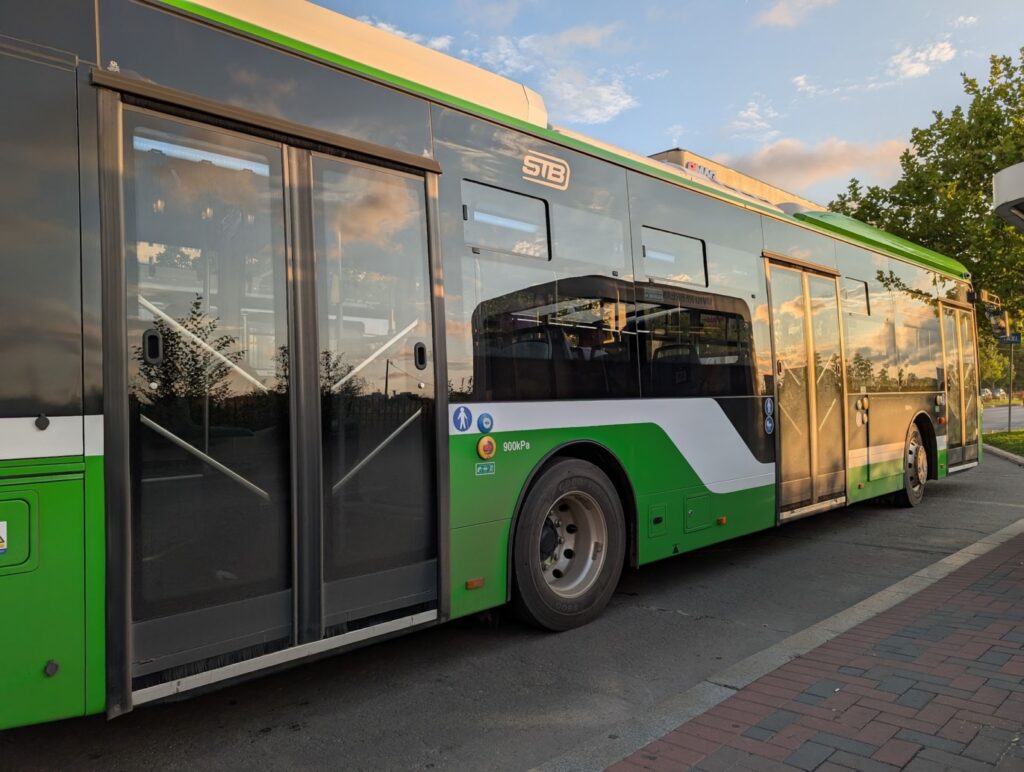 Liniile de autobuz 100, 203 și 205 din București sunt deviate temporar duminică, de Ziua Aviației Române și a Forțelor Aeriene