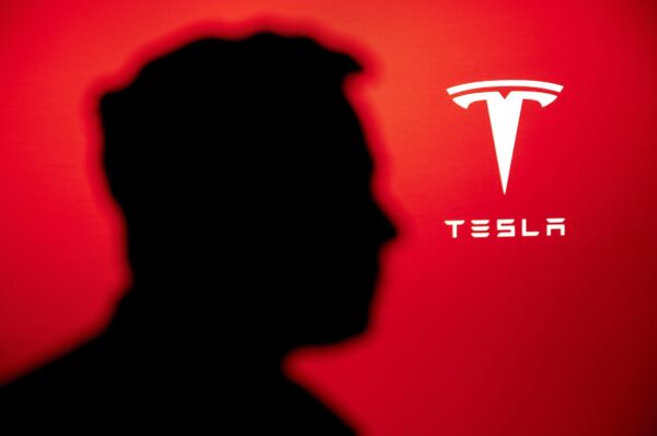 Elon Musk vorbește despre posibilitatea unei fuziuni între Tesla și SpaceX