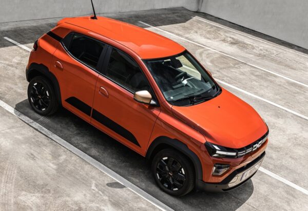 Cele mai vândute 10 mașini electrice din Italia în primele cinci luni / Leapmotor T03 e pe primul loc / Dacia Spring e pe locul 3 și costă în Italia mai puțin de 20 de mii de euro