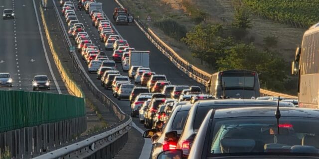 coadă de mașini A2 vacanța de Sf Maria, Ziua Marinei