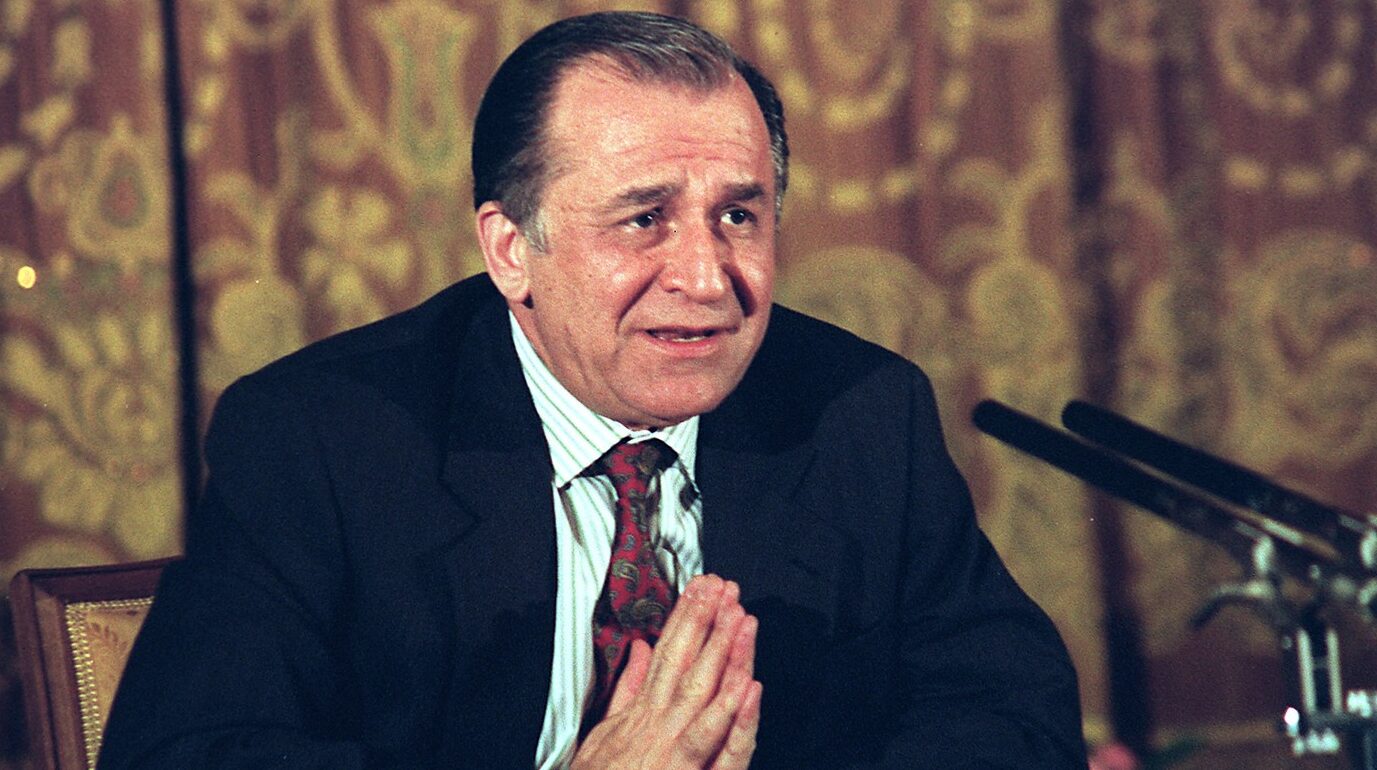 Alegerile de la 20 mai 1990 – un sondaj în mărime naturală care a cuantificat nivelul uriaș de analfabetism politic al românilor. Situația s-a ameliorat, dar pericolul pentru democrație rămâne (OPINIE)