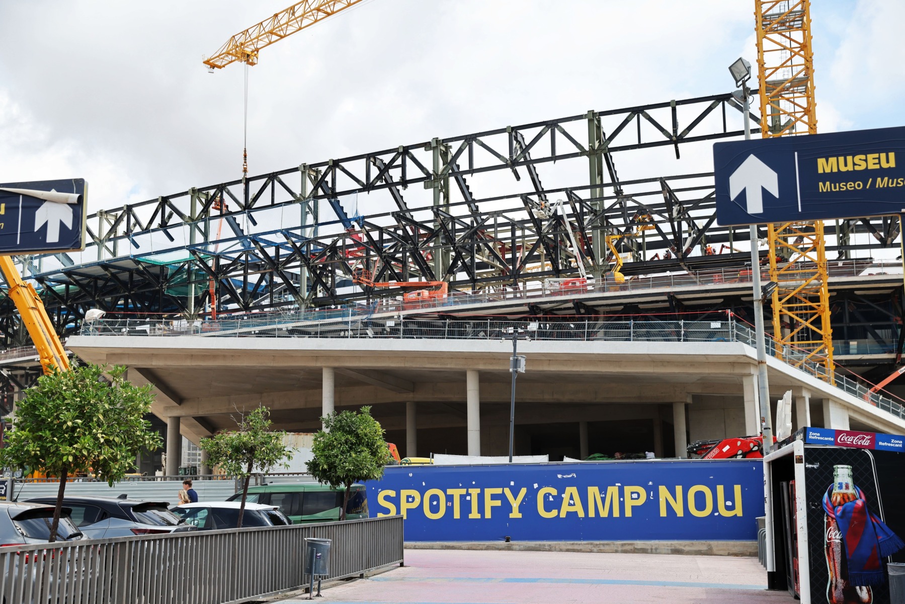Român mort pe șantierul stadionului Camp Nou din Barcelona / A fost lovit la cap de o grindă