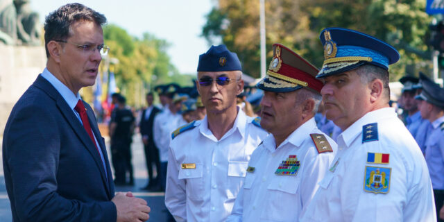 ionut mosteanu si sefii fortelor aeriene