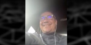 Fostul premier Victor Ponta intr-un call din mașină