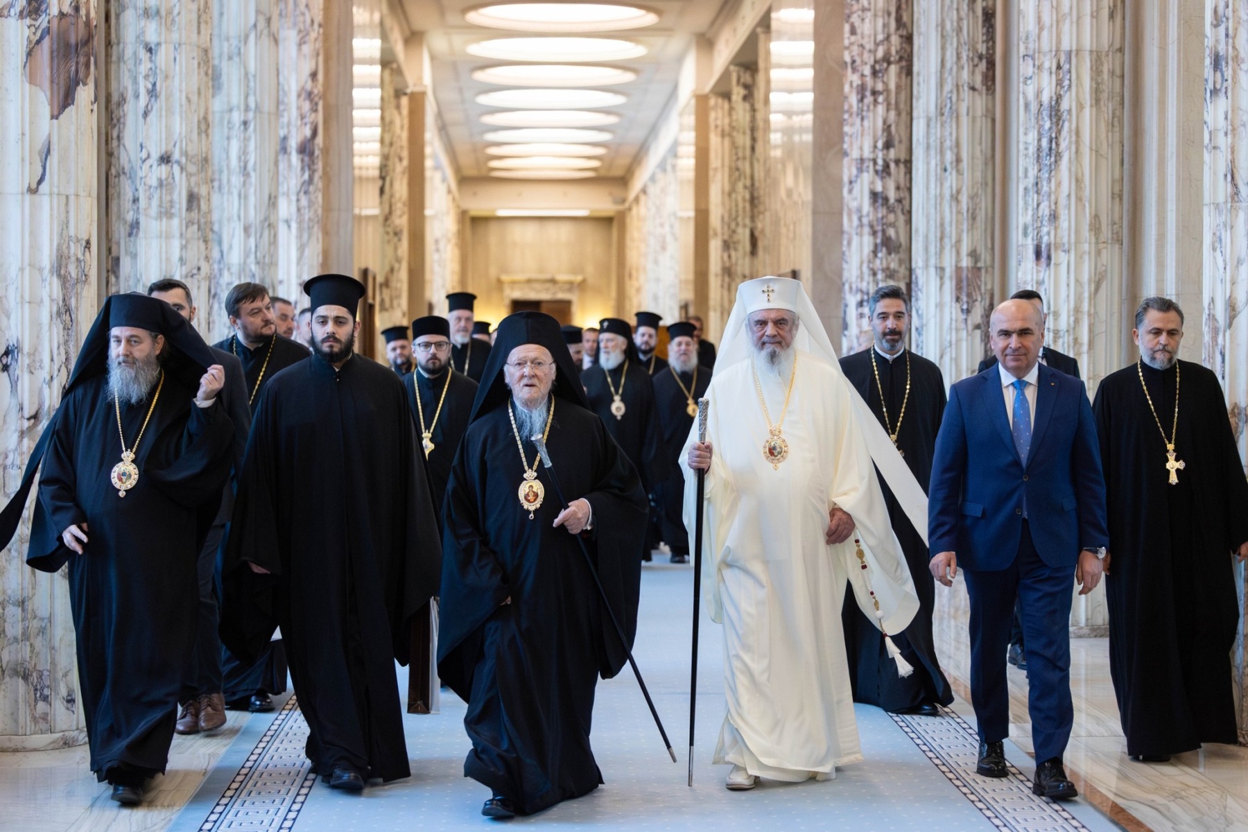 Extremiștii din Parlament care au format grupul PACE visează teocrație, cerându-l premier al României tocmai pe Patriarhul Daniel