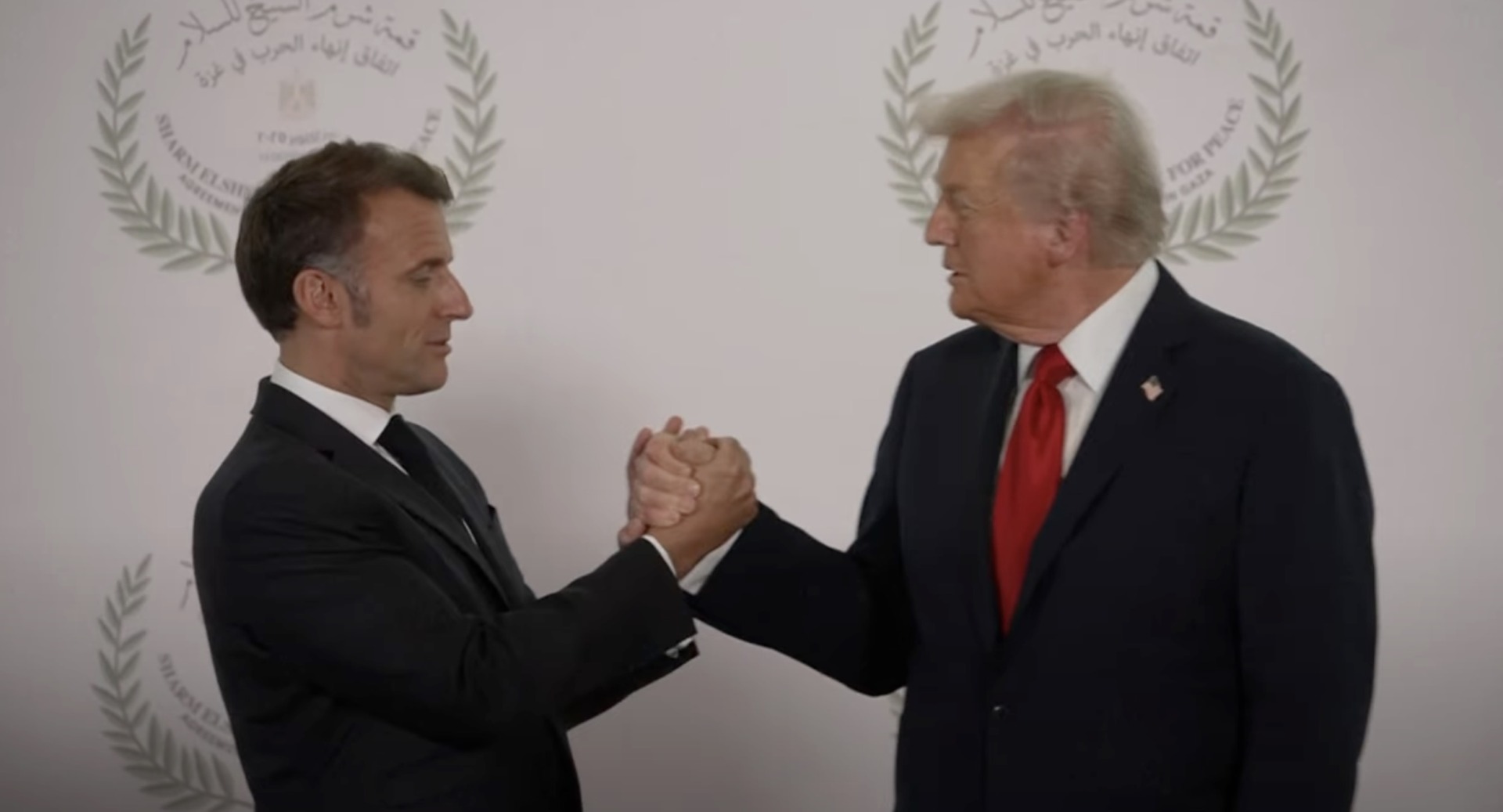 Trump s-a lăudat la Davos că l-a convins pe Macron să crească prețul medicamentelor/ Palatul Elysee: Fake news. De fapt, au rămas stabile, oricine a intrat într-o farmacie franceză știe acest lucru