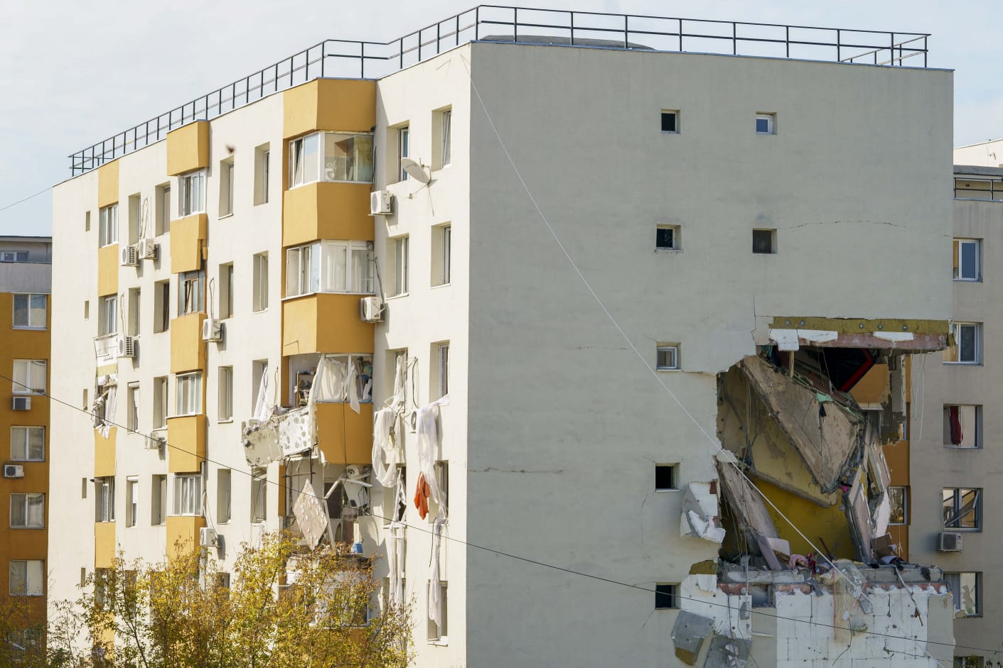 Primăria Capitalei: În 3 luni, o parte din locatarii blocului din Rahova afectat de explozie ar putea să-şi recupereze bunurile