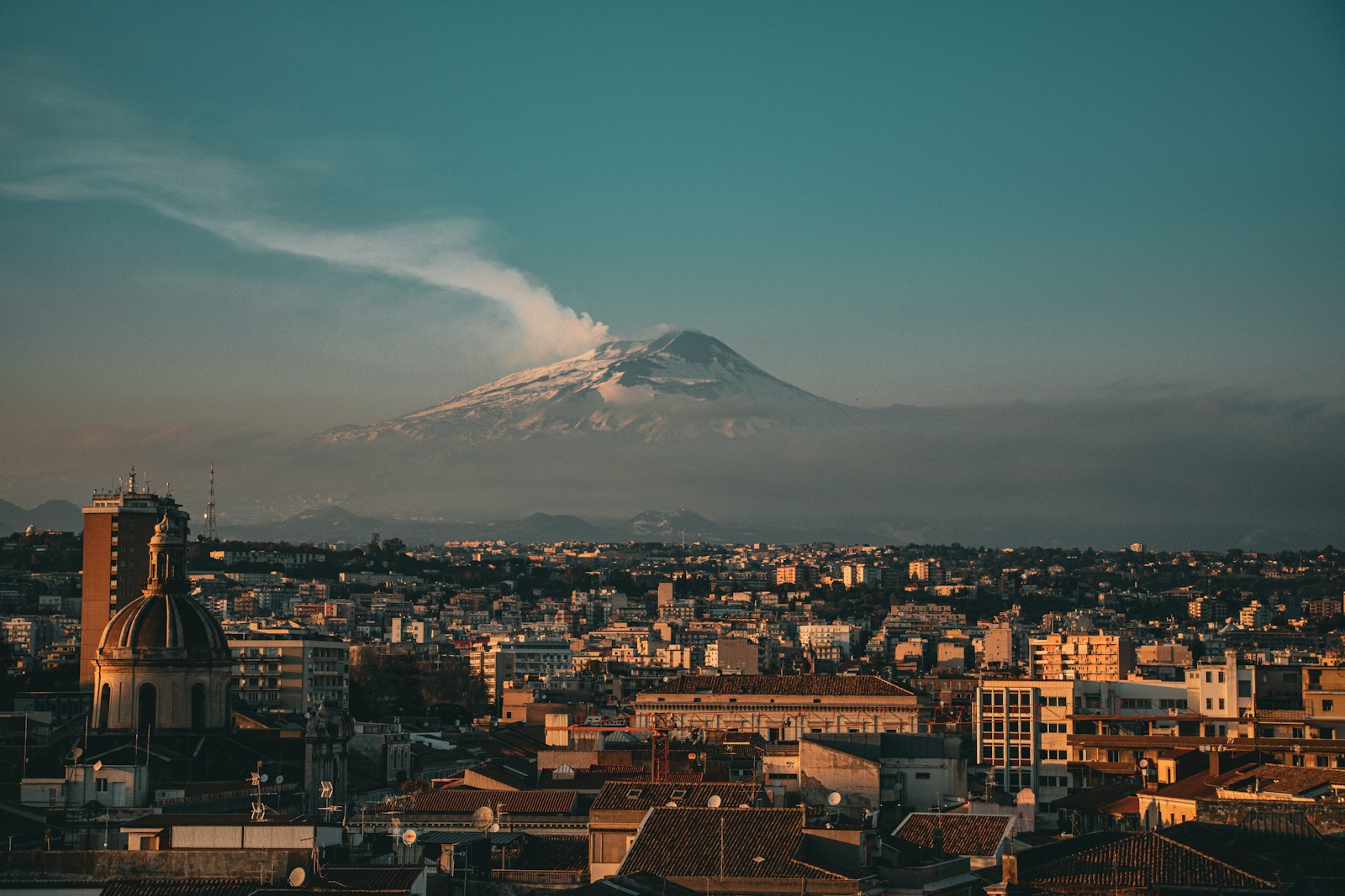 Ghizii de pe Vulcanul Etna protestează față de noile restricții impuse pentru turiști