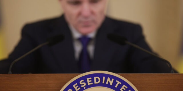Nicușor Dan, președintele României, susține o conferință de presă la Palatul Cotroceni din București, 12 noiembrie 2025