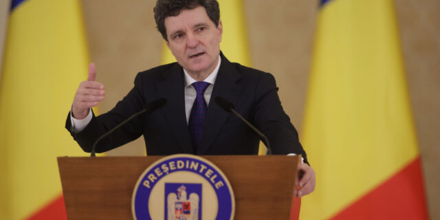 Nicușor Dan, președintele României, susține o conferință de presă la Palatul Cotroceni din București, 12 noiembrie 2025