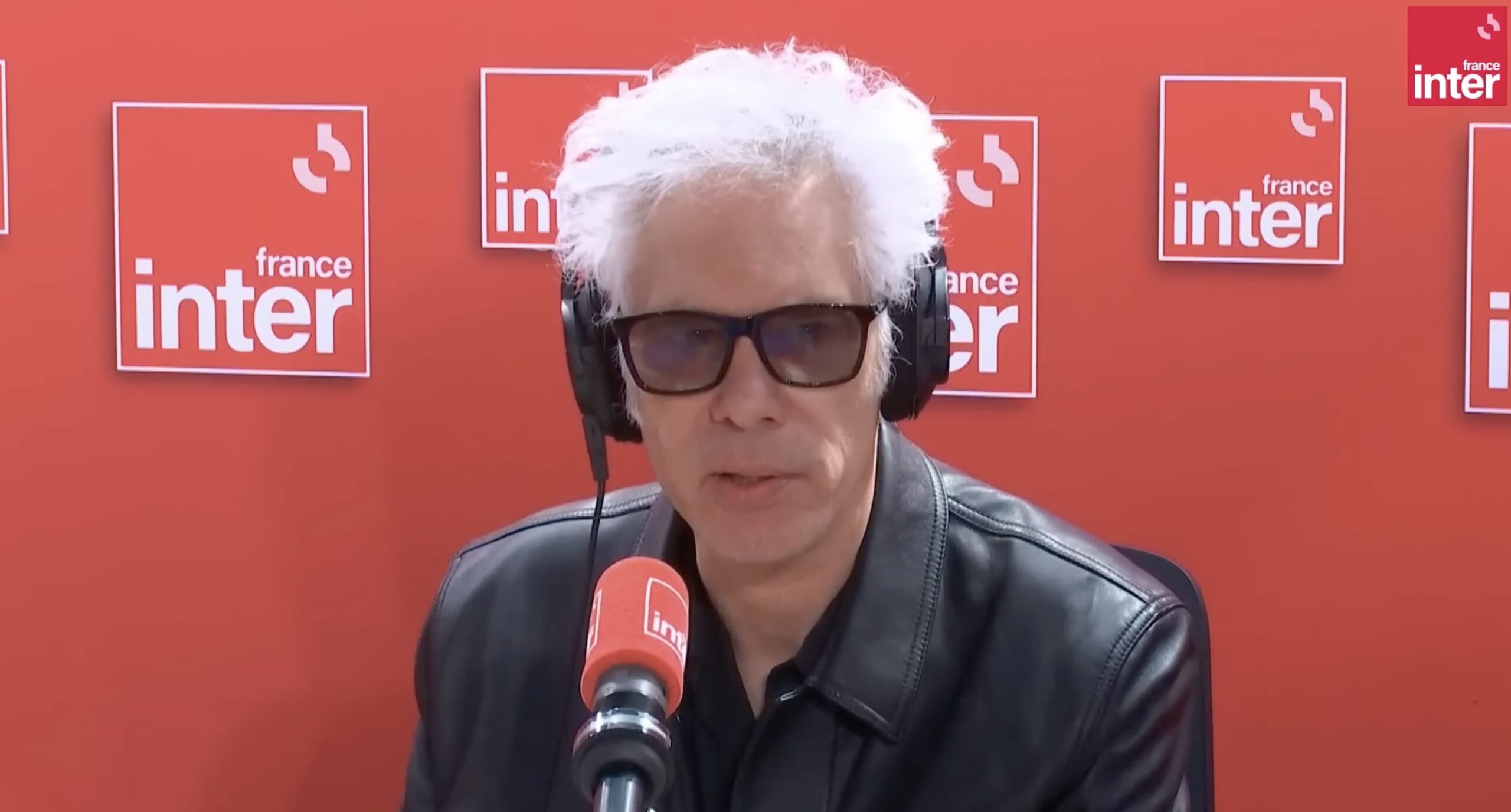 Cineastul american Jim Jarmusch a anunţat că a solicitat cetăţenia franceză