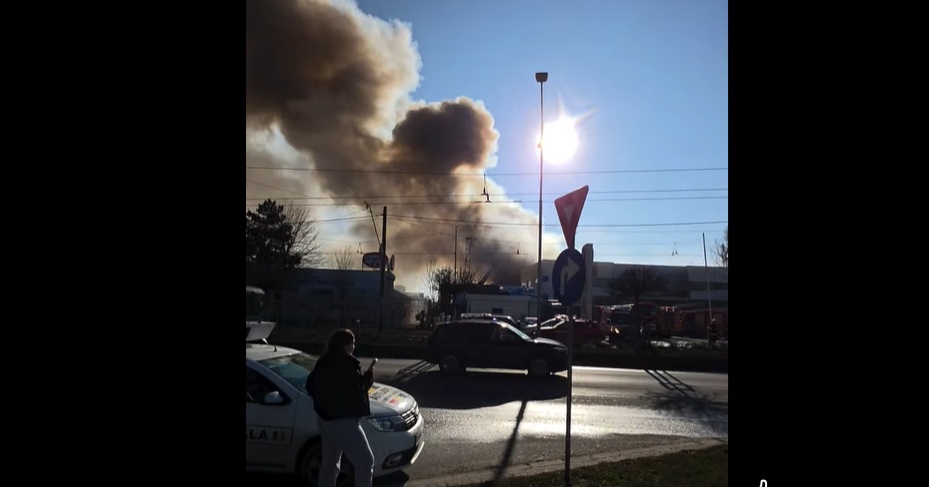Incendiu puternic în cartierul Militari din Capitală / Intervin 16 autospeciale / A fost emis mesaj RO-Alert