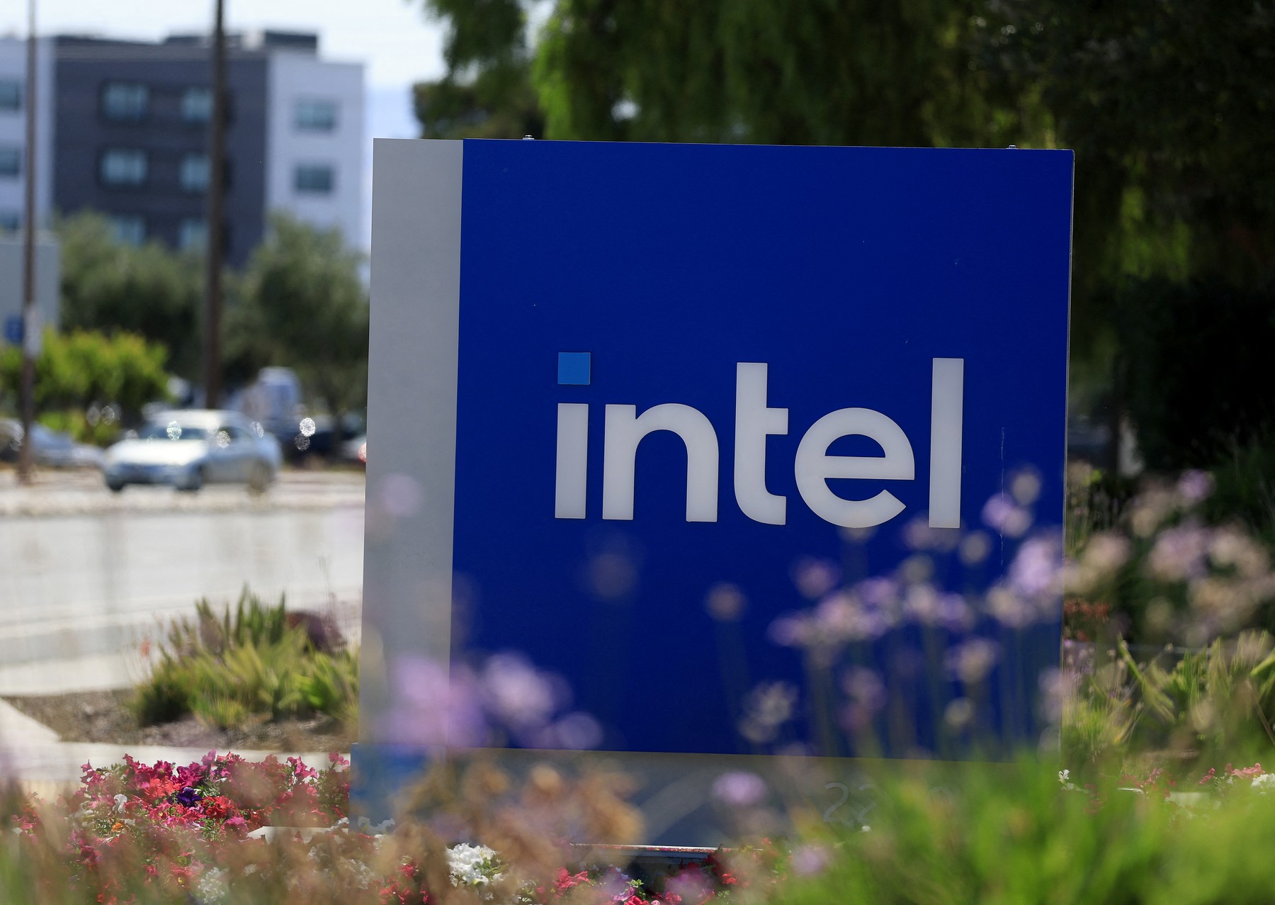 Intel raportează cea mai rapidă creștere a veniturilor din ultimii aproape 15 ani, pe fondul cererii pentru AI