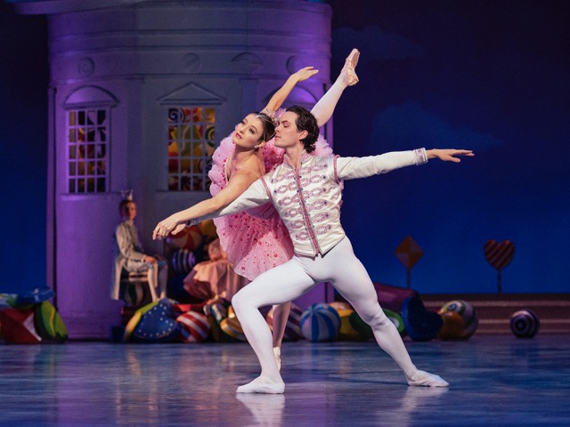 Ziua Culturii Naționale Gest de responsabilitate culturală: Alice și Marina Minoiu aduc în premieră în România o gală de balet dedicată geniului George Balanchine (Parteneriat)