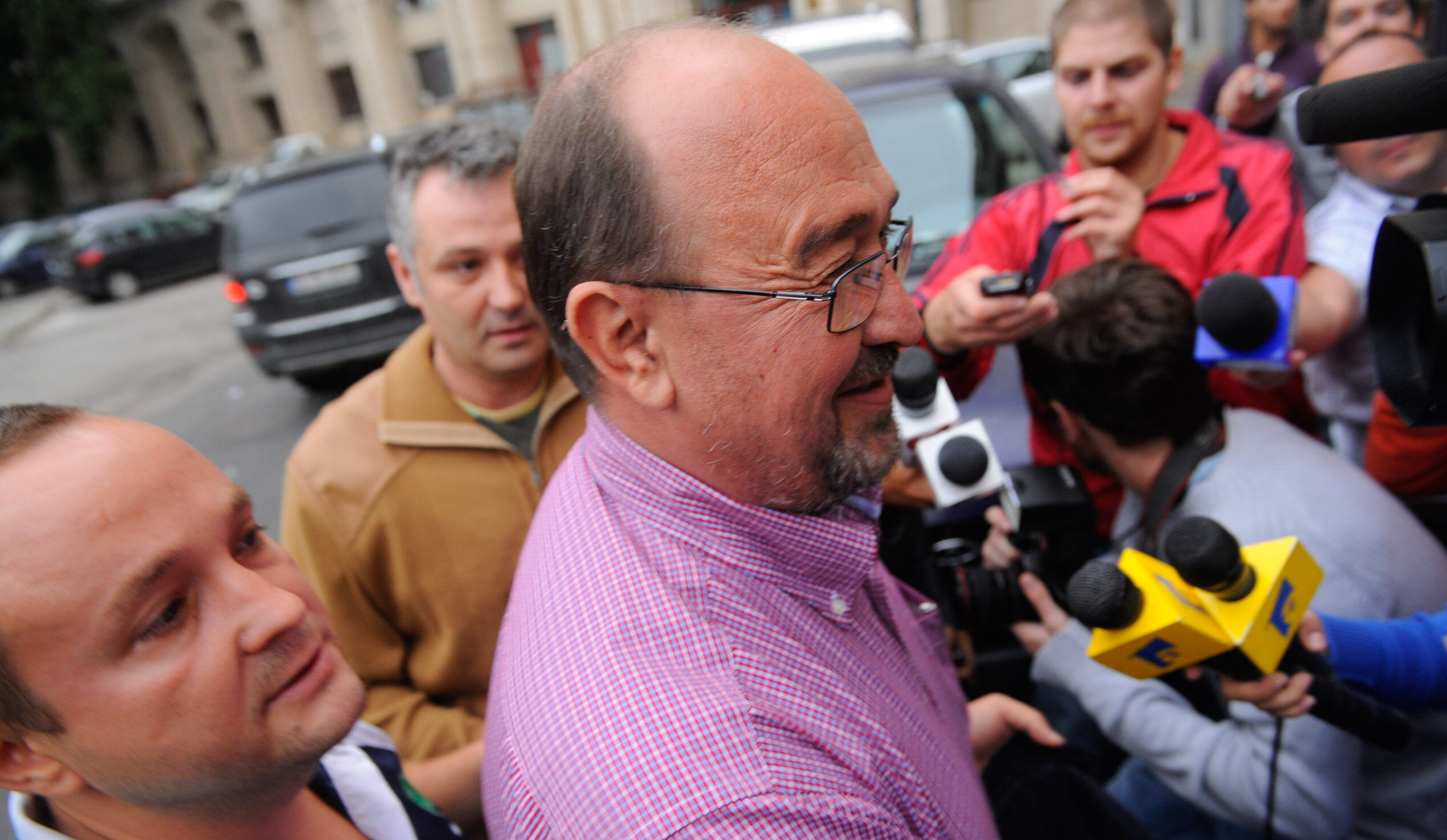 Încă o sentință controversată: Curtea de Apel Ploiești a hotărât reluarea de la zero a procesului în care procurorii îi cer 15 milioane de lei lui Liviu Luca, fostul cap al sindicatului din Petrom / Luca, aliatul lui Sorin Ovidiu Vântu, a scăpat deja de dosarul penal prin prescripție / El e socrul generalului care conduce temuta DGIPI