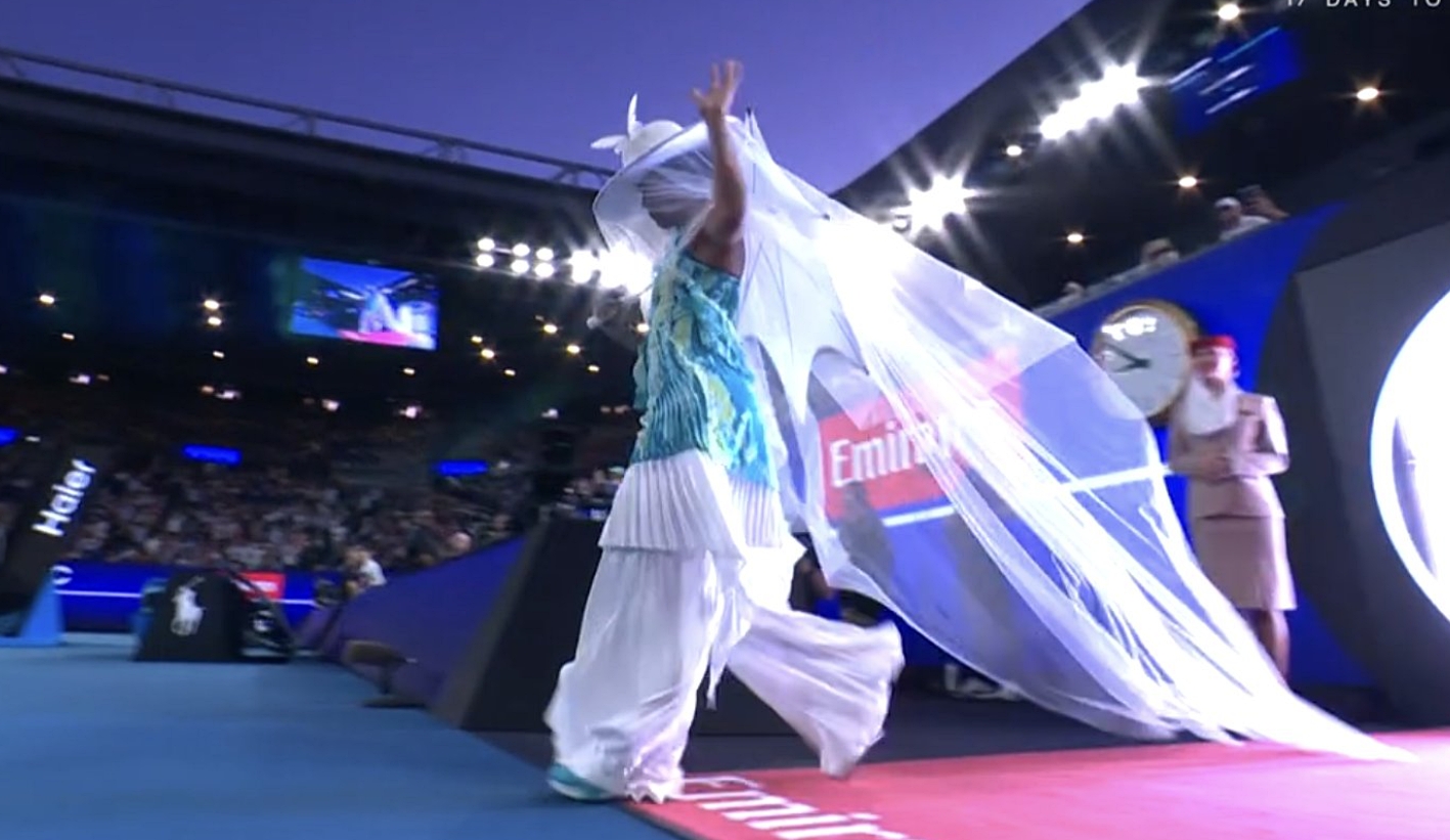 Naomi Osaka a uimit la Australian Open: intrare pe teren ca la o defilare de modă