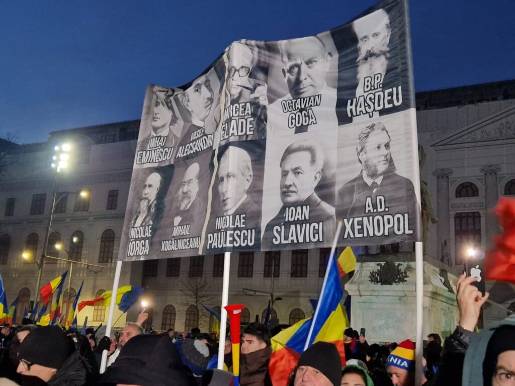 Protest AUR cu banner oameni de cultura