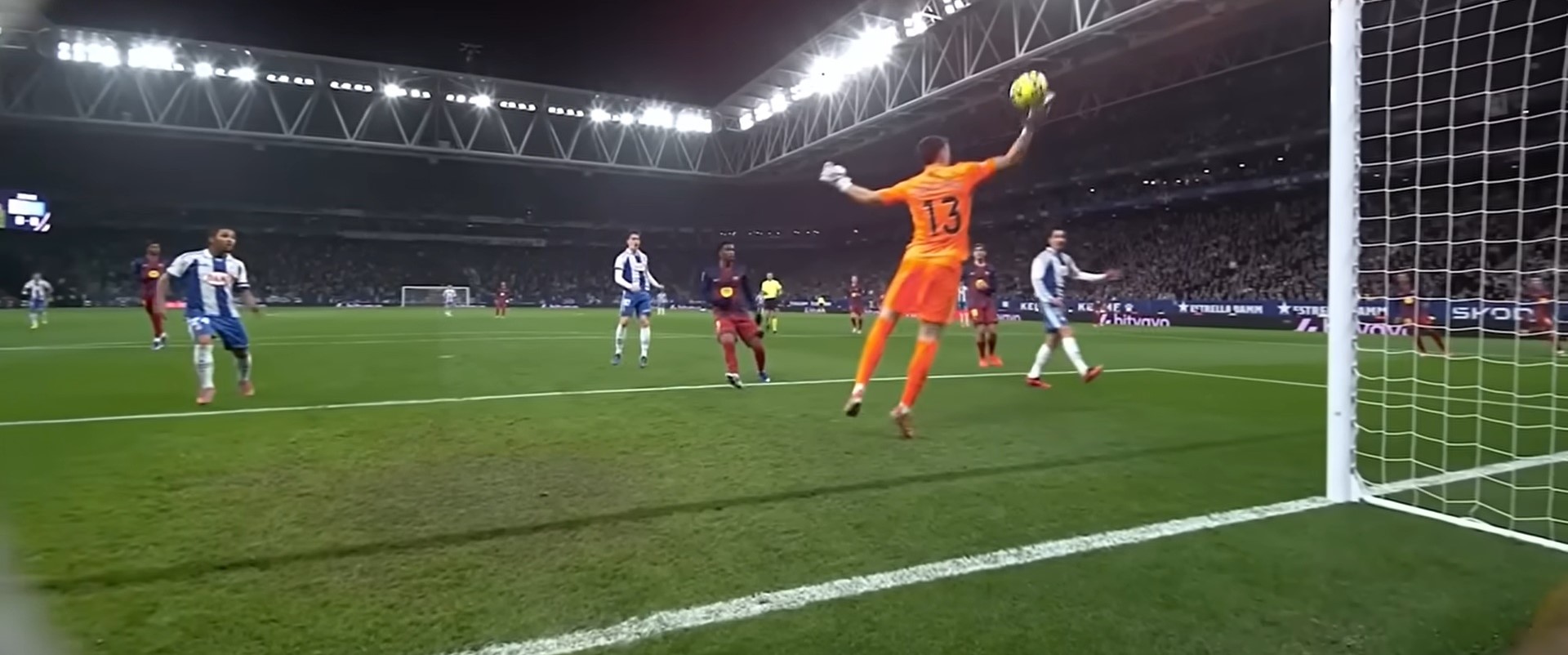 Hansi Flick îi atribuie unui jucător victoria grea a Barcelonei din derbiul catalan cu Espanyol, scor 2-0: „Unul dintre cei mai buni portari din lume”