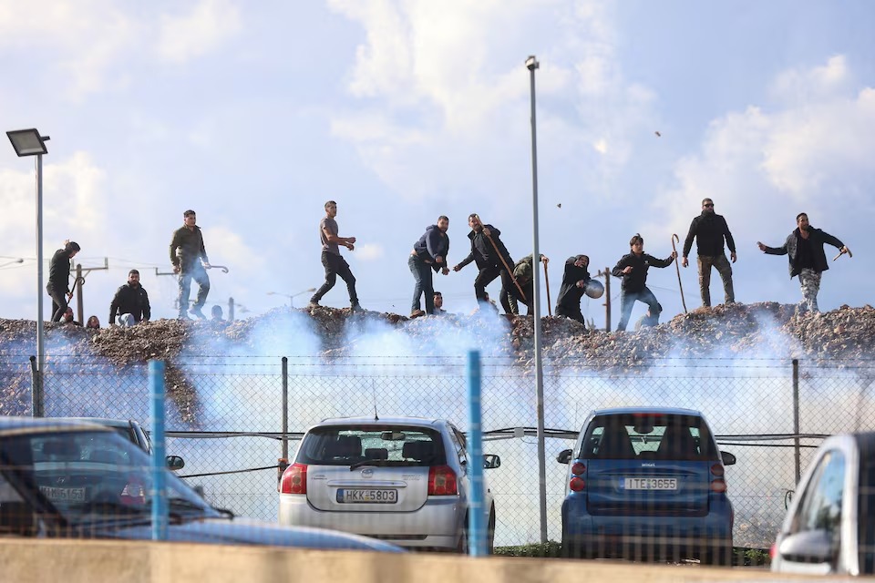 Blocaj total în Grecia în disputa dintre fermieri și guvern / Cum au stârnit proteste de amploare un scandal de deturnare de fonduri europene, întârzierea plăților către fermieri plus o epidemie de variolă la oi și capre