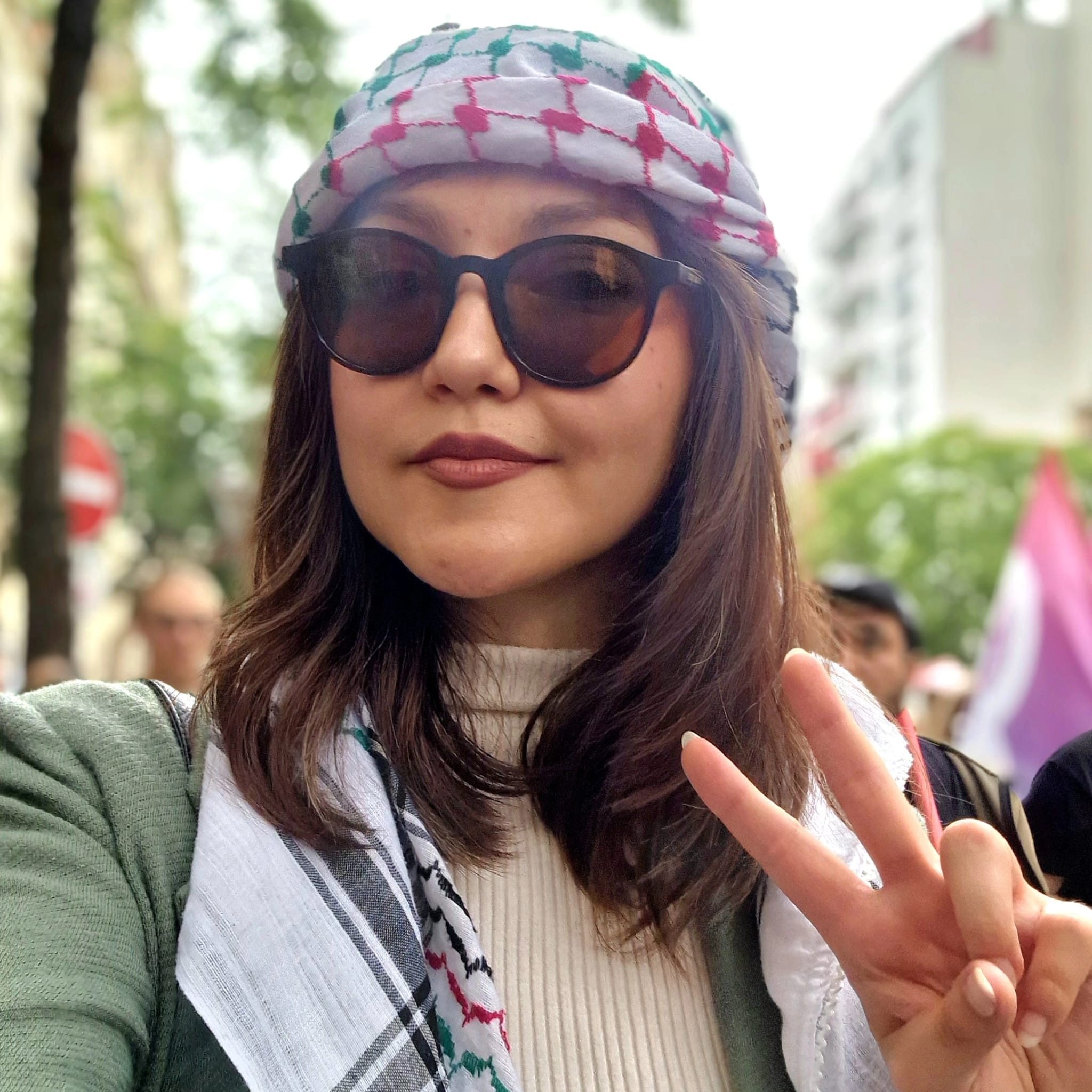 Acțiune de susținere a Venezuelei, organizată în Piața Universității / Printre participanți s-a aflat și Oana Lasconi, fiica Elenei Lasconi / „Fără război pentru petrol!”