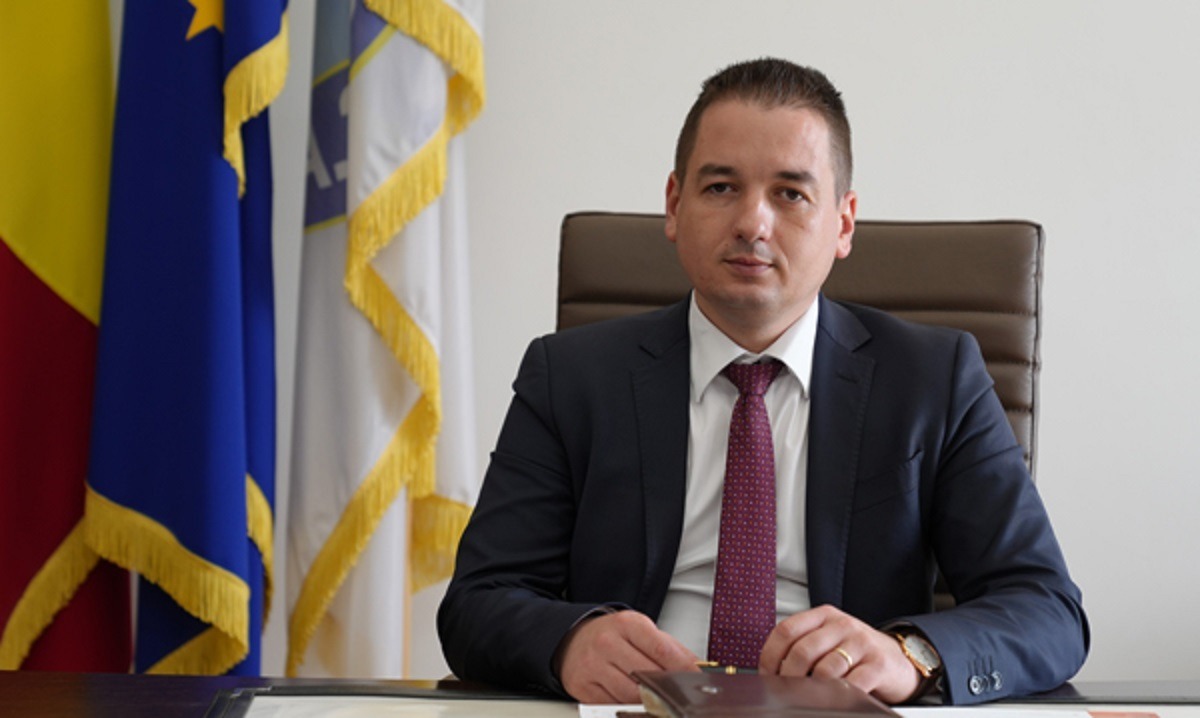 Scandalul adăpostului din Uzunu escaladează. Se cere demiterea președintelui ANSVSA, Alexandru Bociu: „Domnule prim-ministru Bolojan, în România anului 2026, adăposturile pentru câini au devenit locuri ale cruzimii”