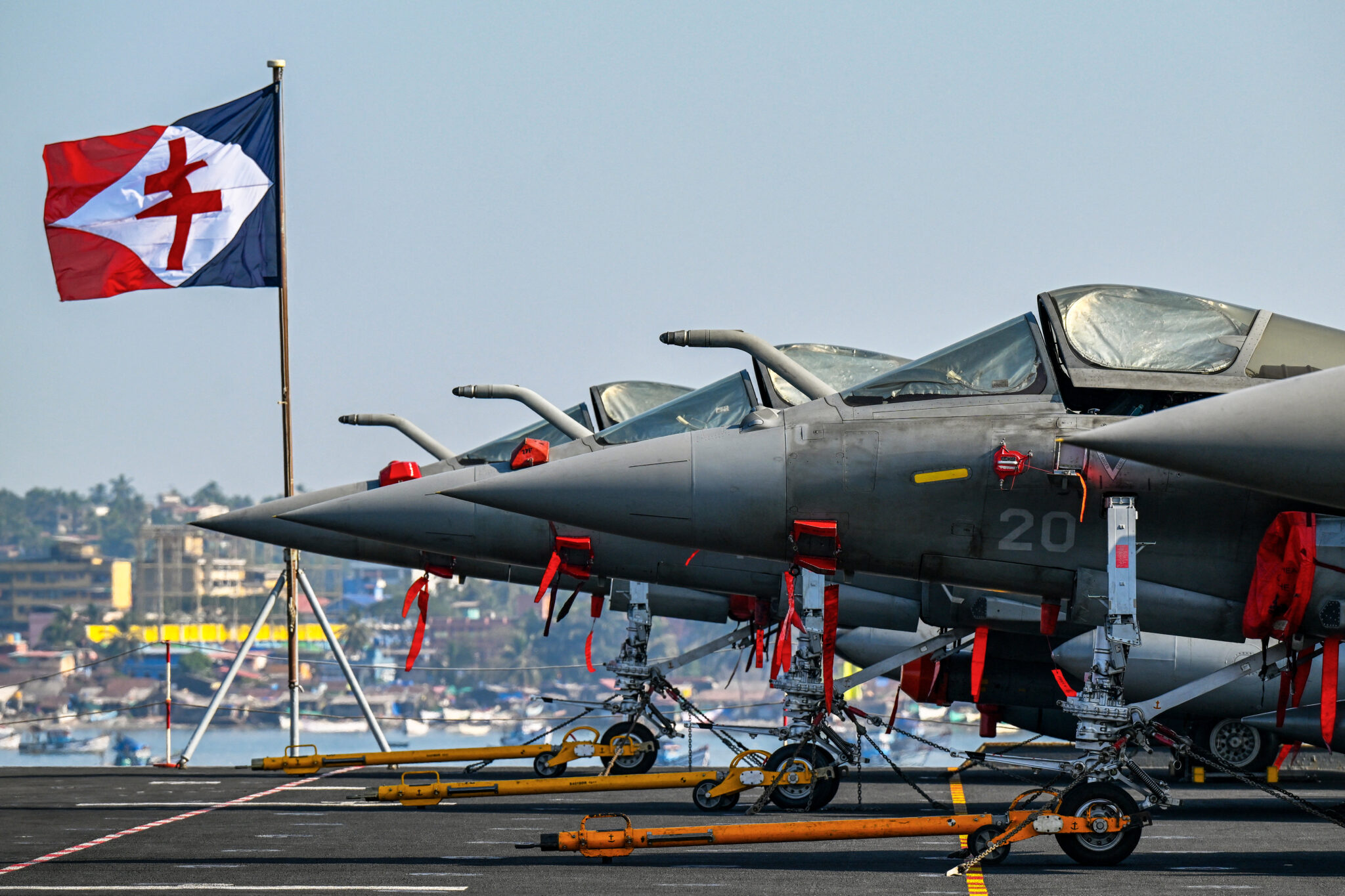 avioane-Rafale-pe-portavionul-Charles-de-Gaulle