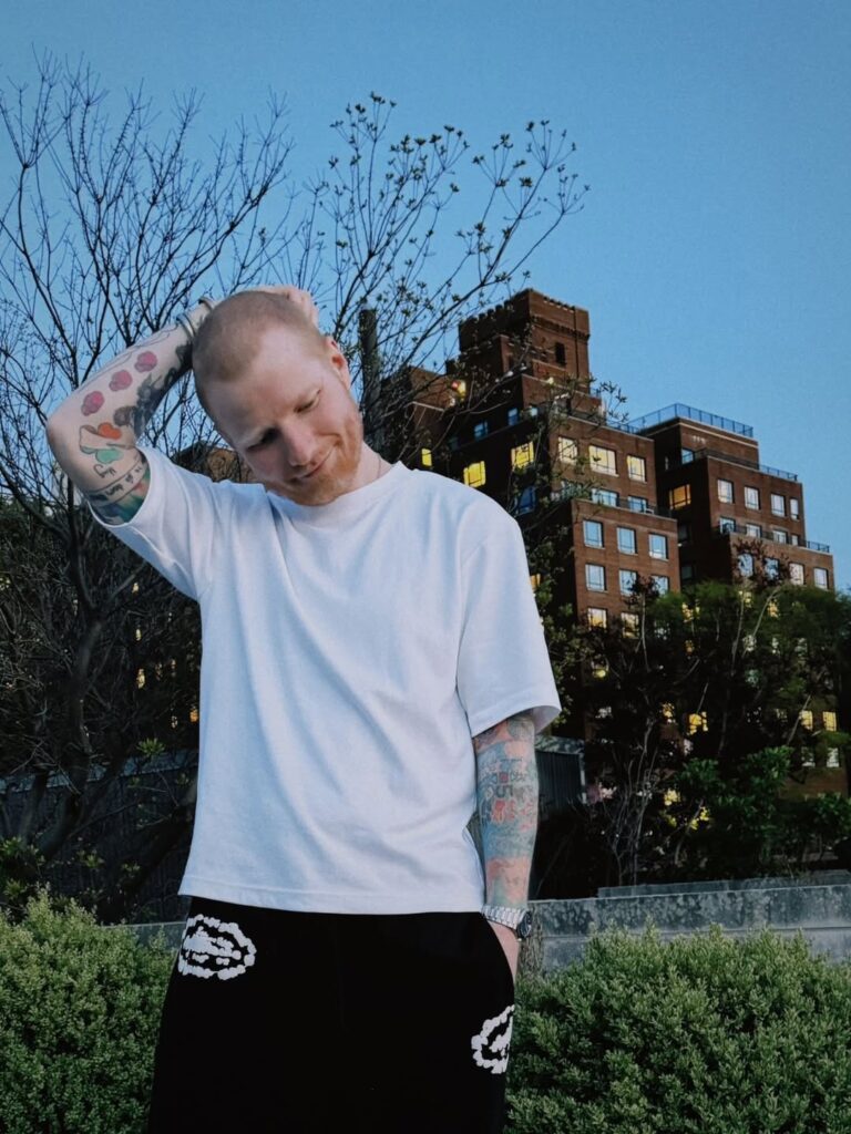Ed Sheeran ras in cap
