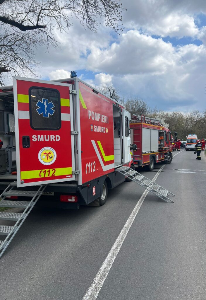 16 persoane transportate la spital în urma unei coliziuni între un autocar și un camion care a avut loc în localitatea Drajna din Călărași